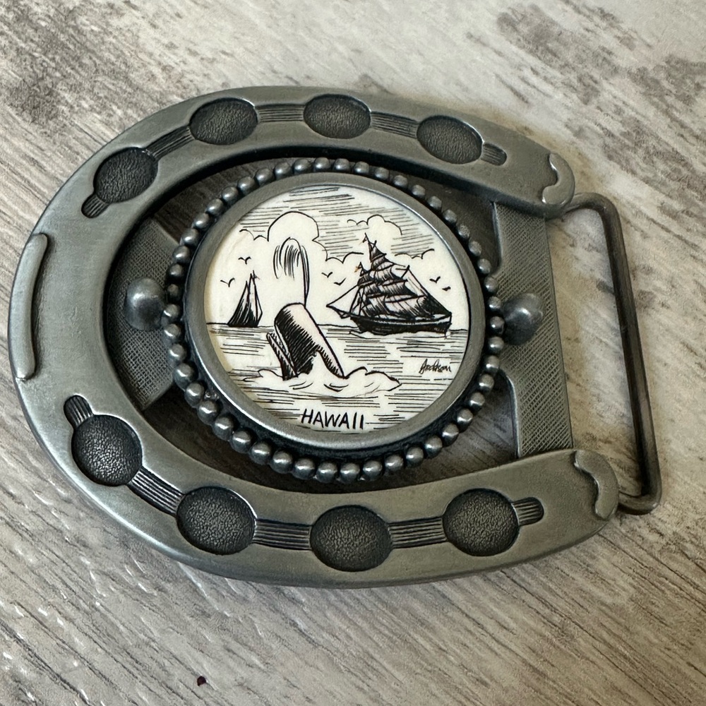 Horseshoe Belt Buckle with Whale Design Hawaii